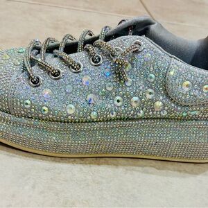 Sparkling Crystal Embellished Women's Sneaker - Silver